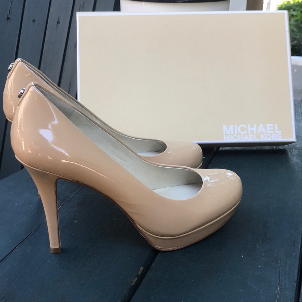 Micheal Kors platform heels 👠